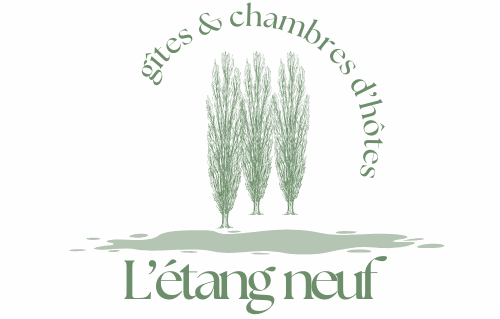 Logo pour L'étang neuf représentant trois grands arbres au-dessus d'un étang, avec Etang Neuf écrit en dessous en caractères français verts et "gîtes & chambres d'hôtes" en arc de cercle au-dessus - un logo invitant qui capture l'essence tranquille de cette retraite sereine.